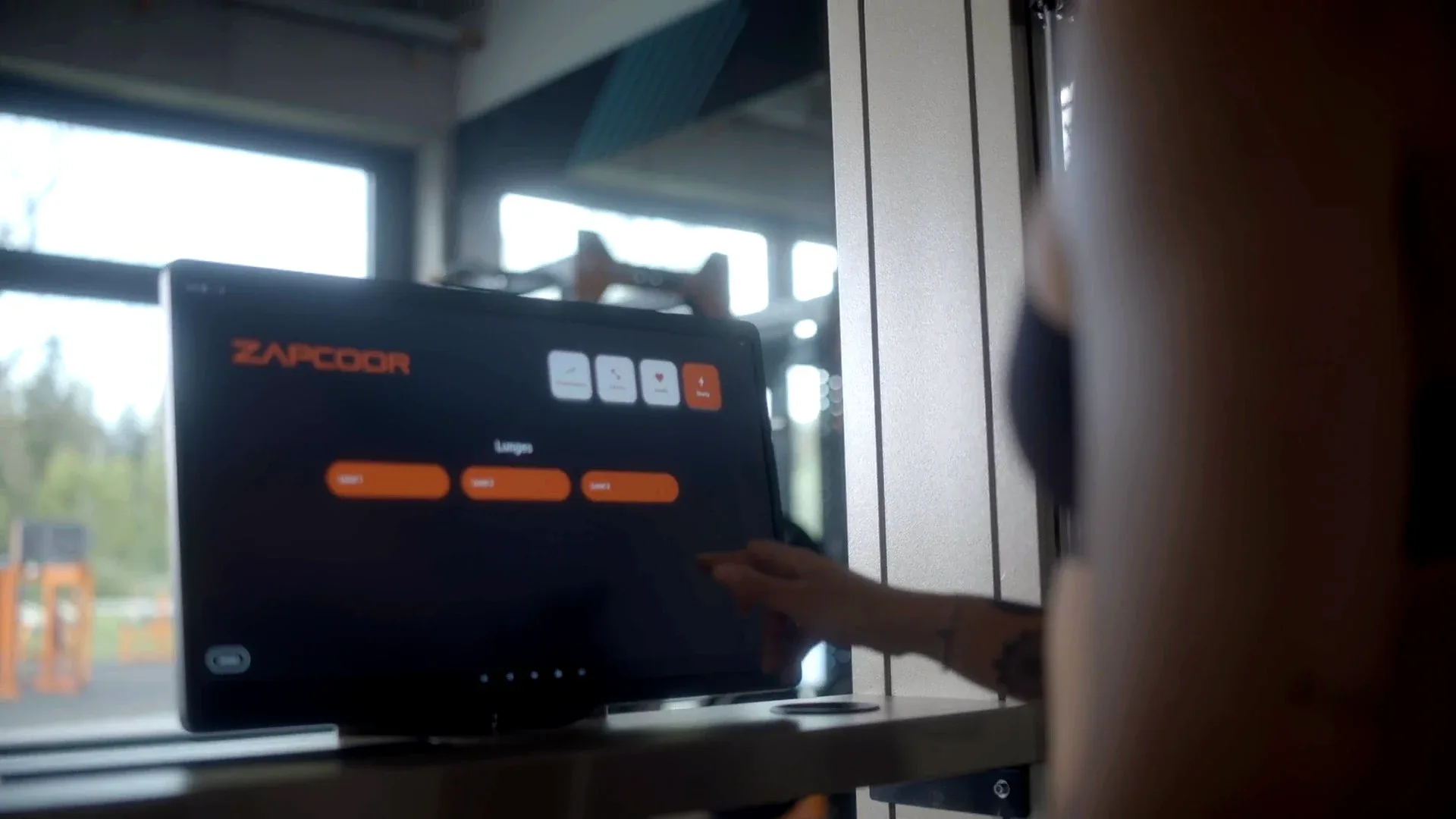 Live Sensorik Daten auf dem ZAPCOOR Display während des Trainings